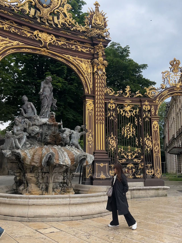 Glowing in Gold - the Golden Jewel Gates