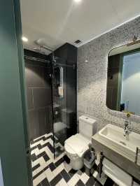 รีวิวโรงแรม Sleeping Lion Suites KL