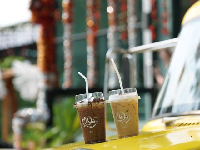 คาเฟ่ร้านอาหารซีฟู้ดวิวทุ่งนารางรถไฟ
