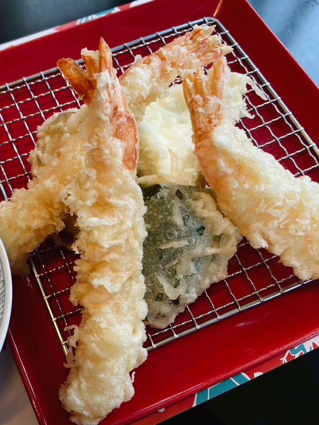 กรอบนอก นุ่มใน ที่ Fuji Tempura Idaten