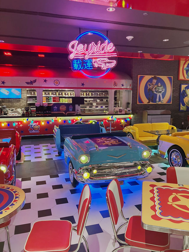 토이스토리와 함께 식사할 수 있는 Joyride Dinner!