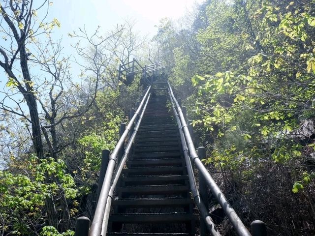 Quiet Trails & Craggy Peaks