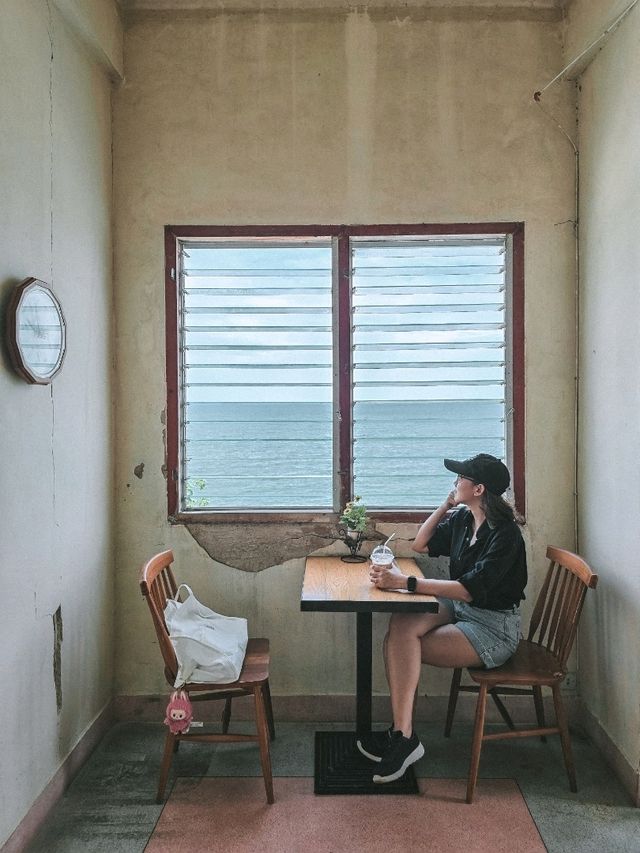 Sip, Snap, Repeat – Hidden Lab Café is a Coastal Dream! ☕🌊 