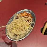 🔥沖繩燒肉初體驗｜琉球パラダイス：重口系拉麵搭配啤酒燒肉，觀光客友善的一站式晚餐選擇！