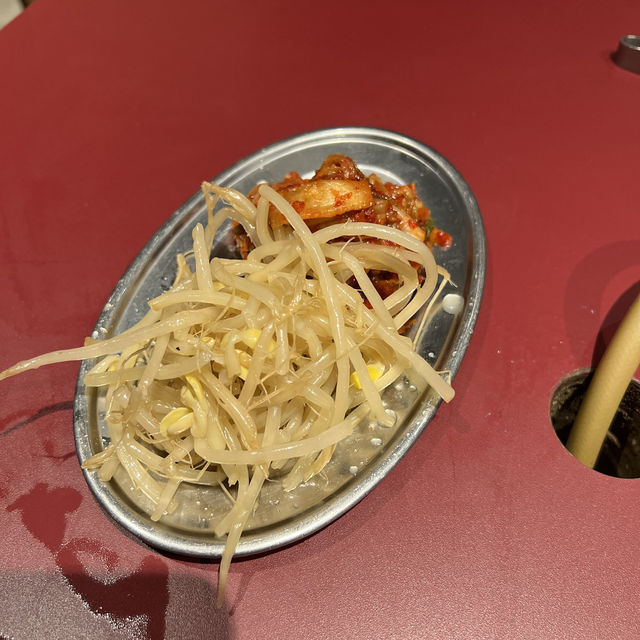 🔥沖繩燒肉初體驗｜琉球パラダイス：重口系拉麵搭配啤酒燒肉，觀光客友善的一站式晚餐選擇！