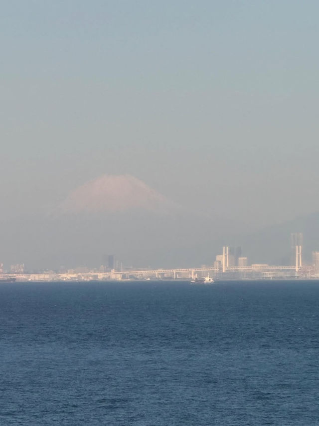 東京湾に浮かぶ絶景休憩スポット「海ほたるPA」で、空と海に包まれるドライブ旅