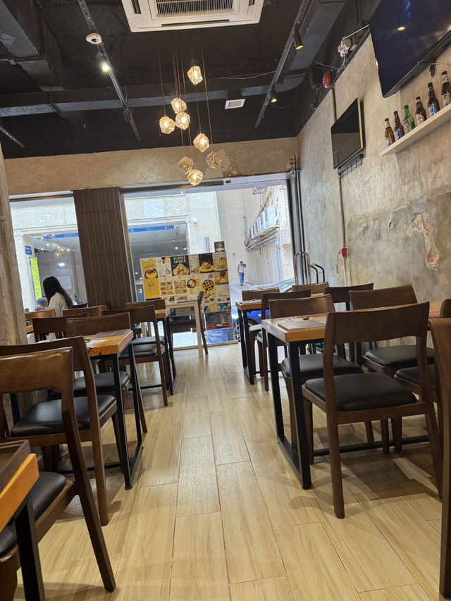 歐巴主理即炒熔岩蛋醬炒飯