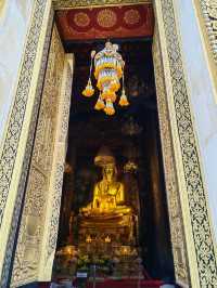 วัดบวรนิเวศวิหาร – ศูนย์รวมจิตใจกลางกรุง 
