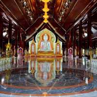 อุโบสถไม้แดง วัดพระพุทธแสงธรรม