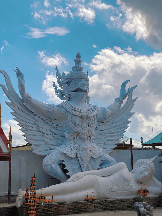 วัดอินทราราม อยุธยา — ลอดซุ้มประตูโบสถ์ 🕊️✨🙏🏻