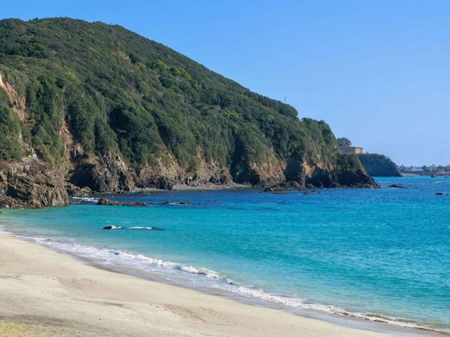 【まるで沖縄⁉️新鹿海水浴場でエメラルドグリーンの海を満喫】