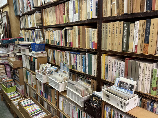 Kobe Shopping Street: A Treasure Trove Between Motomachi and Nishi-Motomachi! 🛍️✨