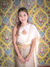  ใส่ชุดไทยไปวัดราชบพิธฯ
