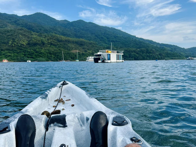 Kayaking at Ma Tau Wan: A Paddle Through Paradise