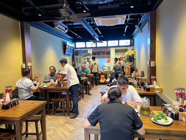 Michelin-Listed Pho in Saigon 🍜 Phở Việt Nam 