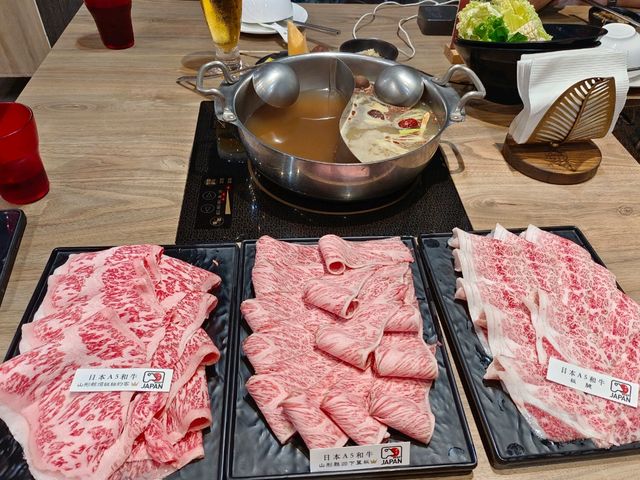 孫太太。私料。慢火鍋-桃園總店 ，帝王蟹吃到飽