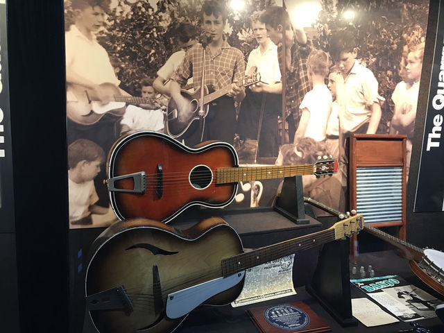 リバプール「ビートルズ・ストーリー」で、彼らの軌跡を辿る！🎸