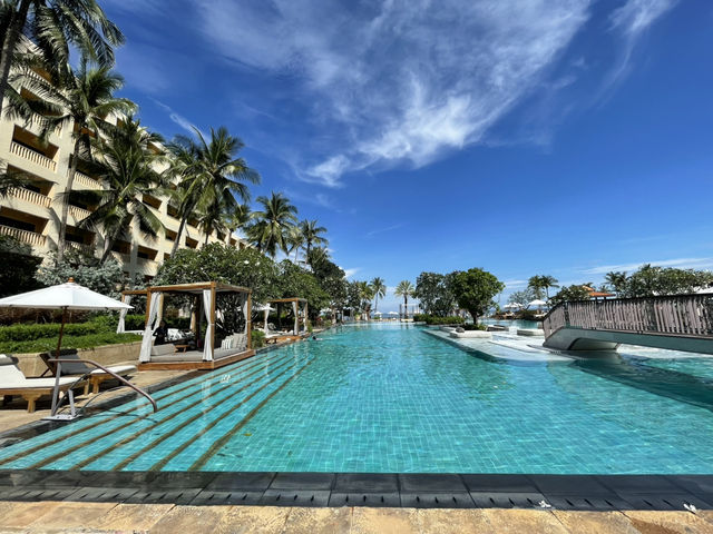 Dusit Thani Hua Hin โรงแรมหรู ริมทะเล ใครๆก็พักได้