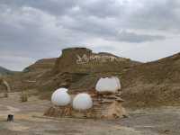 Maze of Dragon Bones: Dinosaur Valley in Devil City