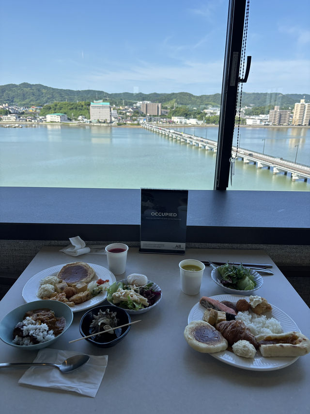 탁트인 오션뷰를 바라보며 조식 먹는 머큐어 사가 호텔💙