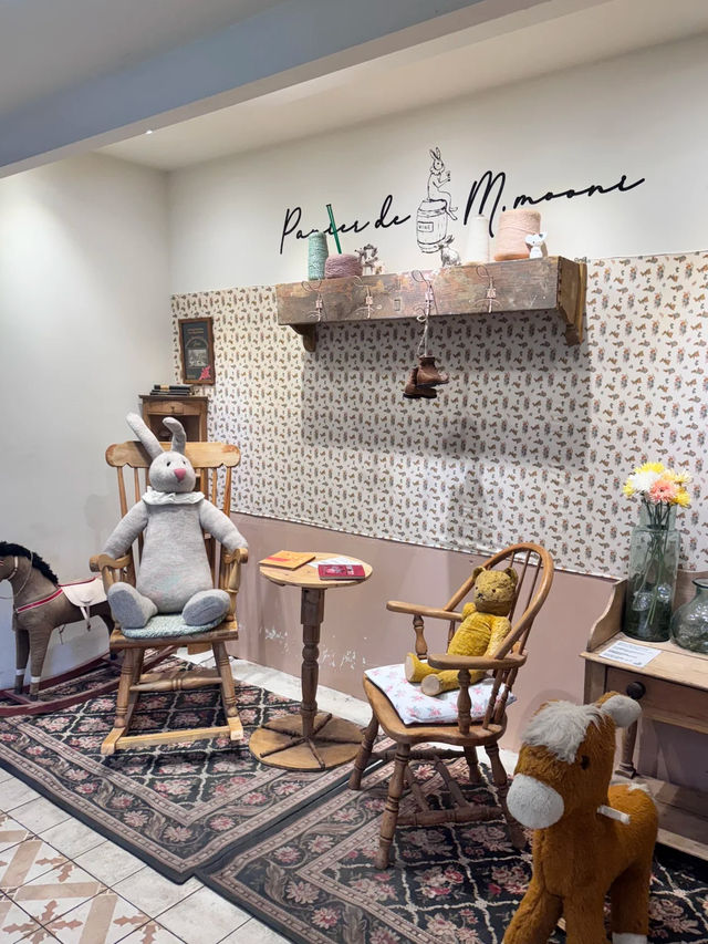 ☕️ MOONI Café – Seoul’s Prettiest Photo-Worthy Hideout in Apgujeong 📸🌸