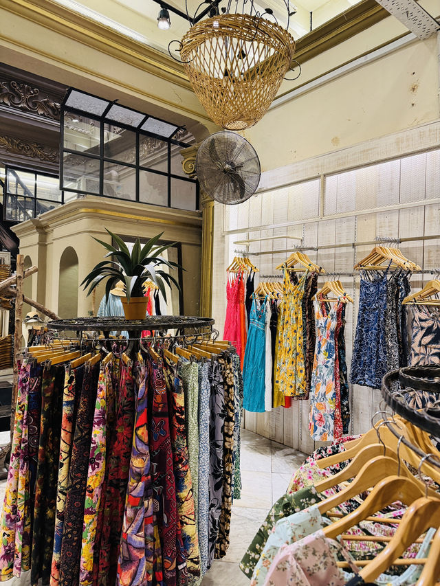 Chic Souvenirs and Stylish Threads