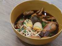 นิยมเส้น ก๋วยเตี๋ยวไก่ตุ๋น & ขนมจีนน้ำยาปักษ์ใต้ ม