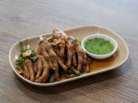 นิยมเส้น ก๋วยเตี๋ยวไก่ตุ๋น & ขนมจีนน้ำยาปักษ์ใต้ ม