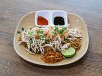 นิยมเส้น ก๋วยเตี๋ยวไก่ตุ๋น & ขนมจีนน้ำยาปักษ์ใต้ ม