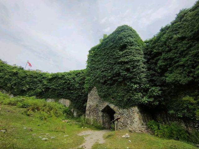 Strolling Around Rukhi Fortress