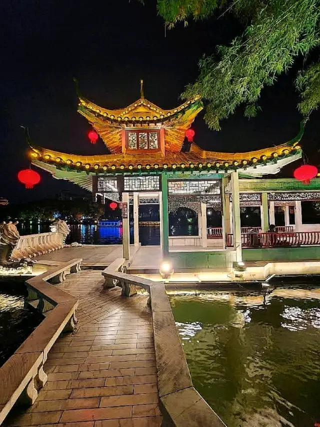 桂林霓虹倒影之夜