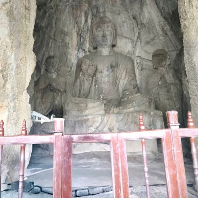 Longmen Grottoes (Luoyang) Longmen Grottoes (Luoyang)