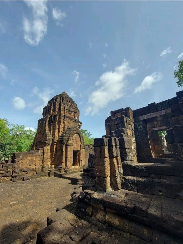 อารยธรรมขอมในเมืองไทยมีอะไรบ้าง?
