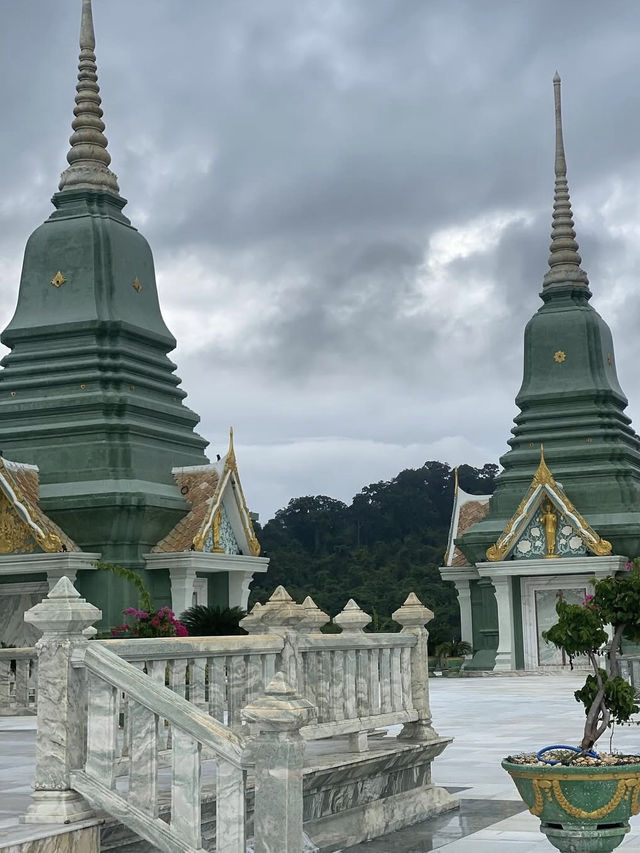 วัดถ้ำสหายธรรมจันทร์นิมิต