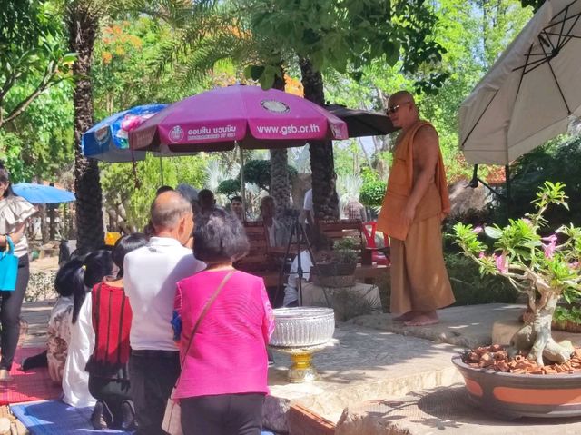 ชมปราสาทหินทราย ฟังธรรมะหลวงพ่อแดง