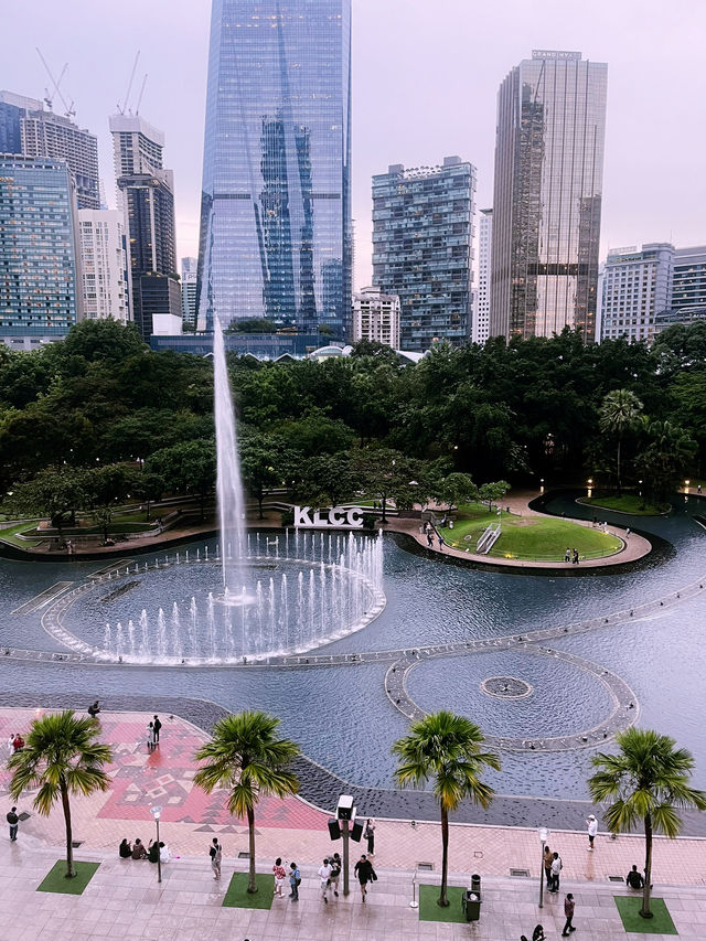 Kinokuniya Bookstore: Literary Haven with a Stunning Park View Kinokuniya Bookstore: Literary Haven with a Stunning Park View