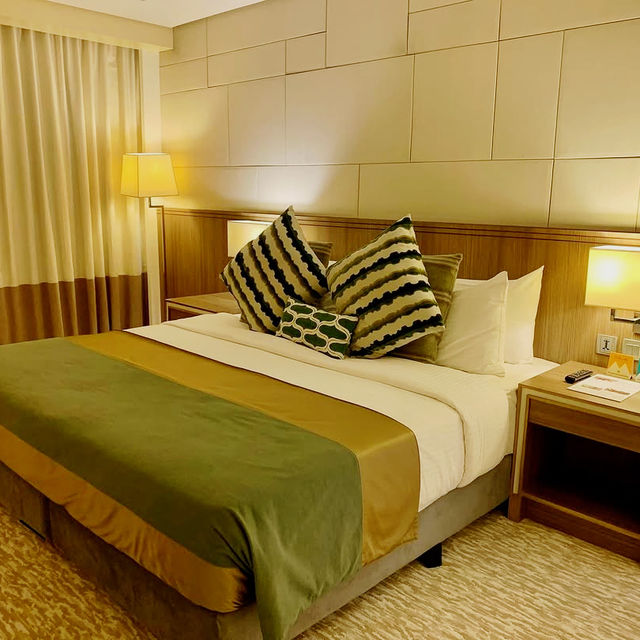 Scholarly Calm & City Comfort