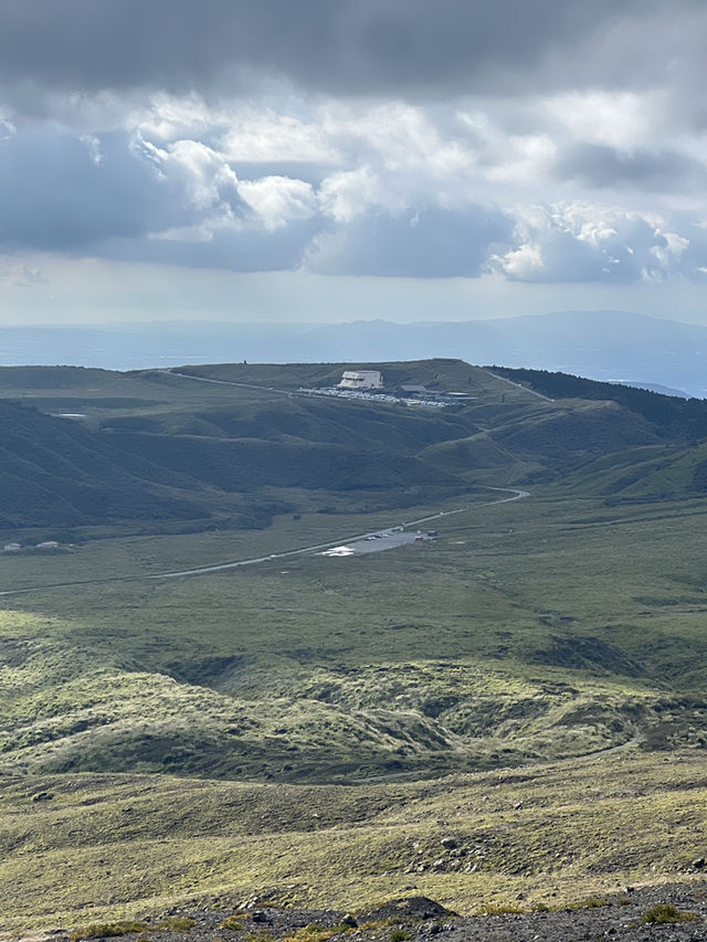 🌋 “지구의 심장을 눈앞에서 보다 – 아소산 나카다케 화구”