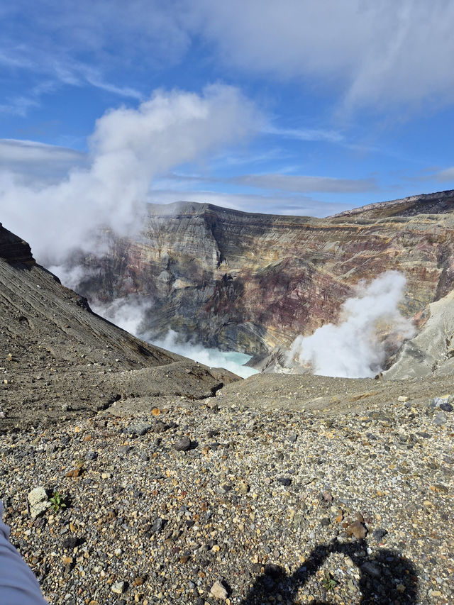 🌋 “지구의 심장을 눈앞에서 보다 – 아소산 나카다케 화구”