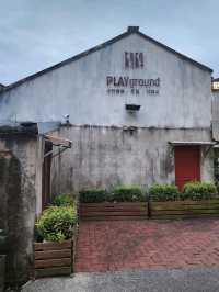 Urban Vibes & Vintage Feels 🌆✨