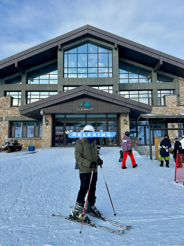 Winter Fun ❄️ Ski by Day, Soak by Night in a Snowy Mountain Retreat