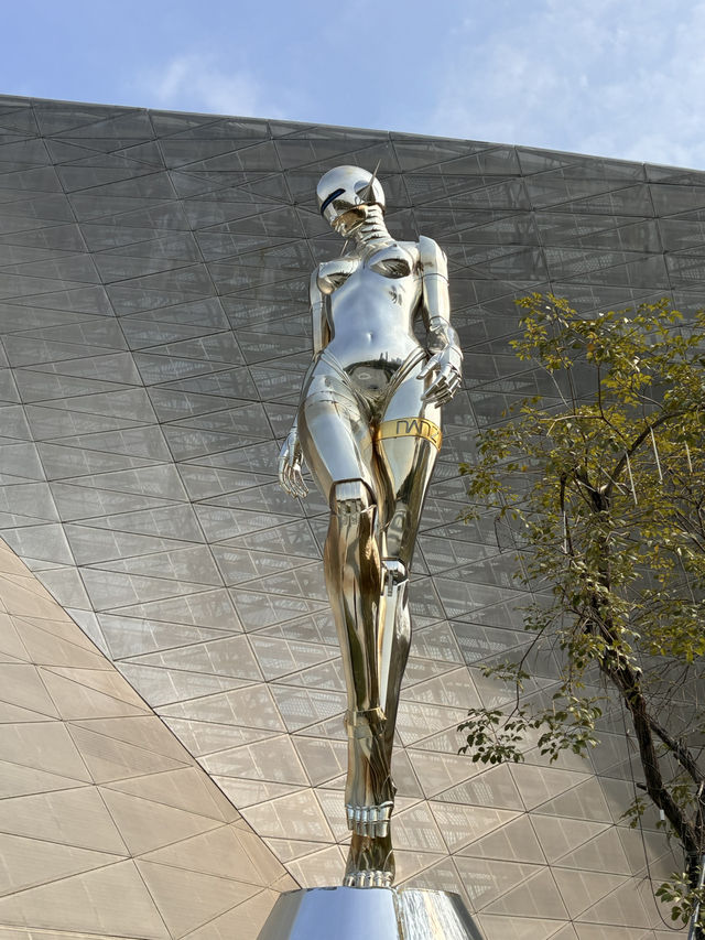 深圳|空山基展 - 光影流動下的未來美學 深圳|空山基展 - 光影流動下的未來美學