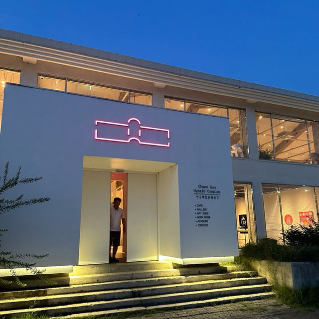 경주 보문단지에서 갤러리와 박물관이 합쳐진 카페 경주 보문단지에서 갤러리와 박물관이 합쳐진 카페