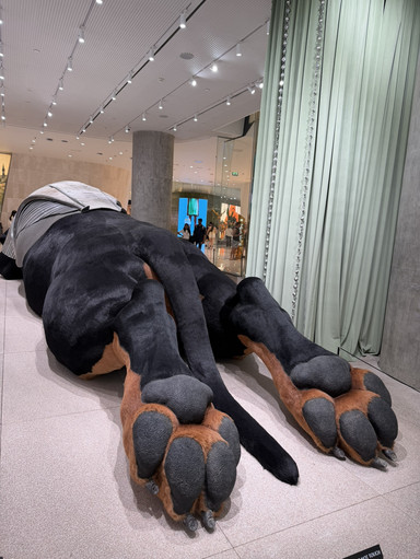 サンシャイン王国に潜入！実際に動く13メートルの巨大犬。 | Trip.com