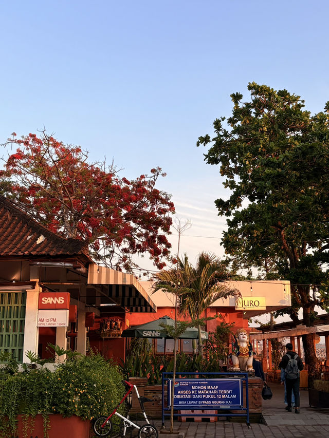 🌅 Sunrise in Sanur: The Best Way to Start Your Bali Day! 🚲☕️