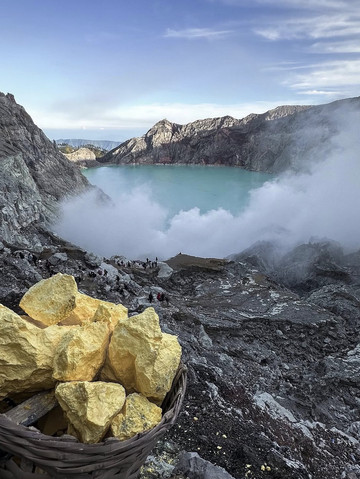カワ・イジェン：ブルーファイアが輝く火山の体験。 | Trip.com Karang