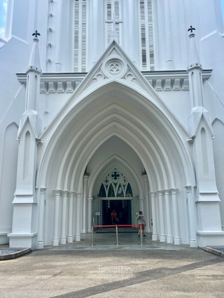 Is it true? This church is coated in seashells and egg whites? | Singapore￼。