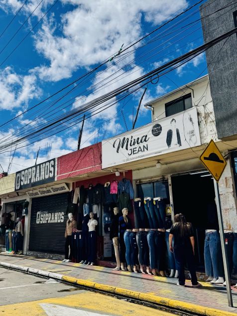 エクアドル・ジーンズの聖地「ペリレオ（Pelileo）」ショッピング完全攻略ガイド👖🇪🇨