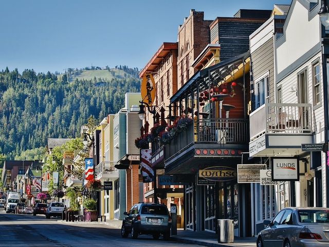 來Park City⛷️歷史大街感受🌞夏日歡樂市集氣氛啦！