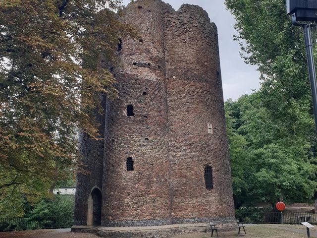 Autumn starts at Cow Tower Norwich 🇬🇧